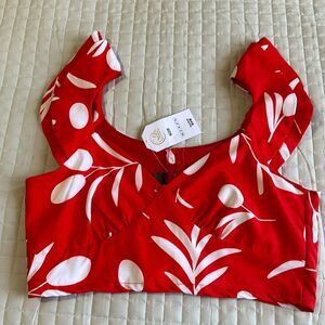 NEW - RED/WHITE LEAF PRINT CROP TOP RUFFLED SLEEVE SZ LARGE